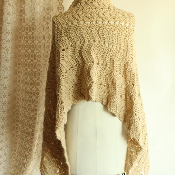 Vintage 1960s 1970s Knit Wrap Beige Scarf,  Rectangular Extra Large - Picture 4 of 10